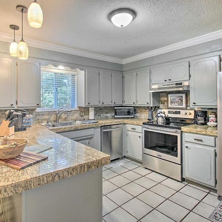 Charming Hot Springs Home With Sunroom And Yard Kültér fotó